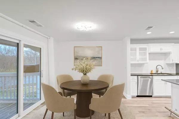 23 Glencoe CT #202-B, Naperville, IL 60565