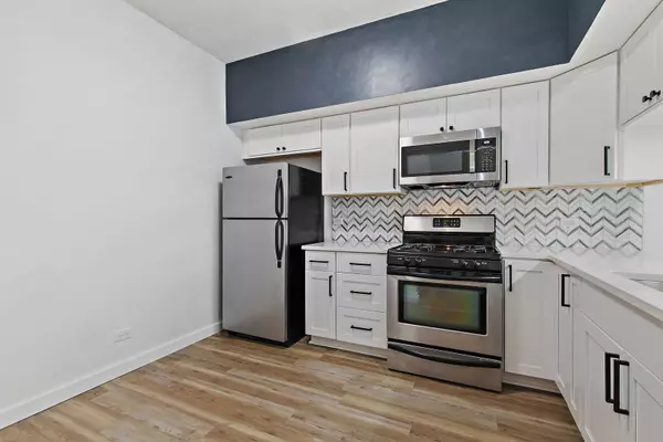 1113 Regency CT, Schaumburg, IL 60193