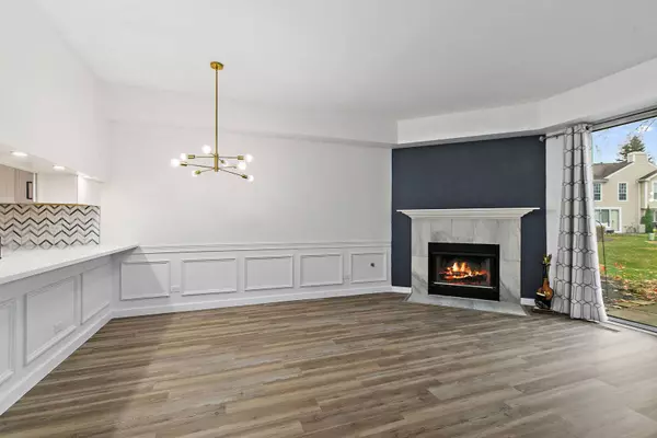 1113 Regency CT, Schaumburg, IL 60193