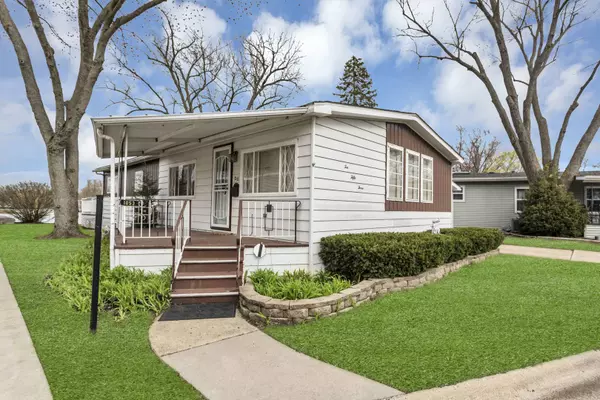 1053 Lakeview RD, Elgin, IL 60123