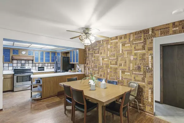 2202 Eastman ST, Rolling Meadows, IL 60008