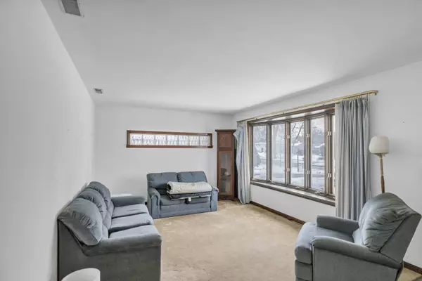 2202 Eastman ST, Rolling Meadows, IL 60008