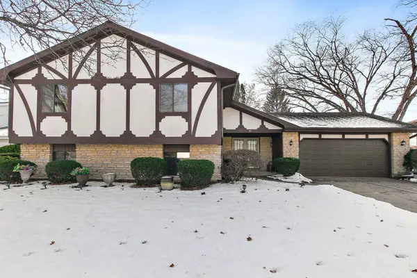 183 Brookside DR, Elgin, IL 60123