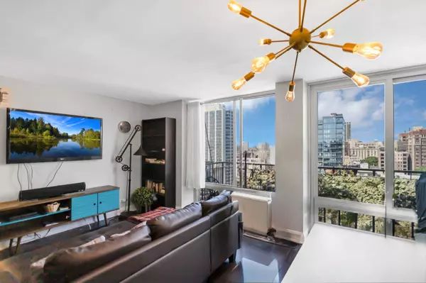 450 W Briar PL #13G, Chicago, IL 60657