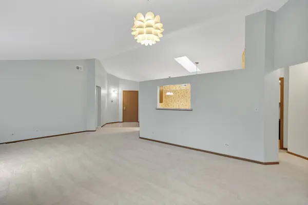1505 Commodore CT #2, Schaumburg, IL 60193
