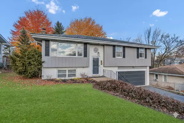 103 Fir ST, Lake In The Hills, IL 60156