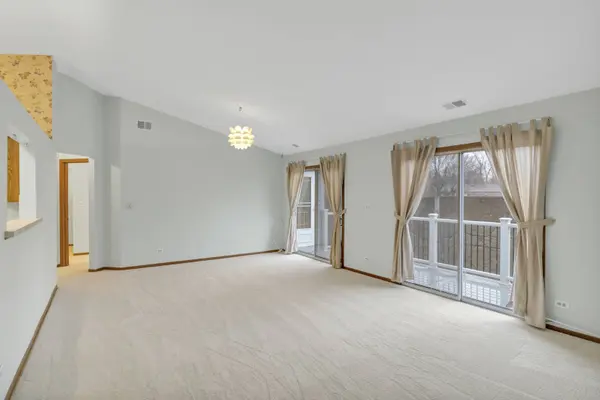 1505 Commodore CT #2, Schaumburg, IL 60193