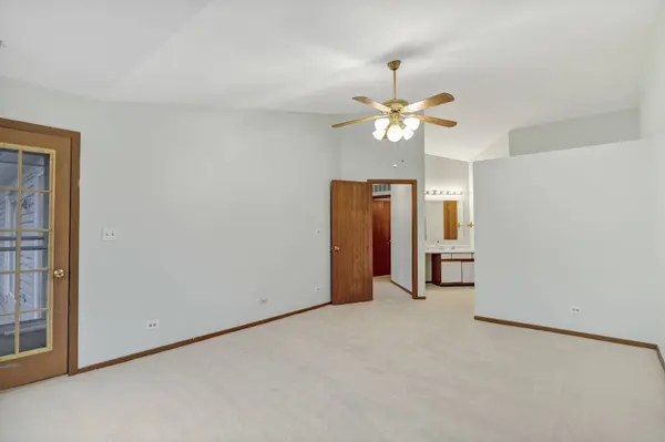 1505 Commodore CT #2, Schaumburg, IL 60193