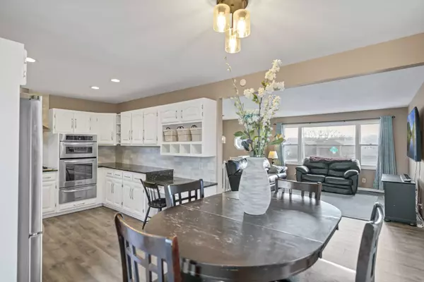 103 Fir ST, Lake In The Hills, IL 60156