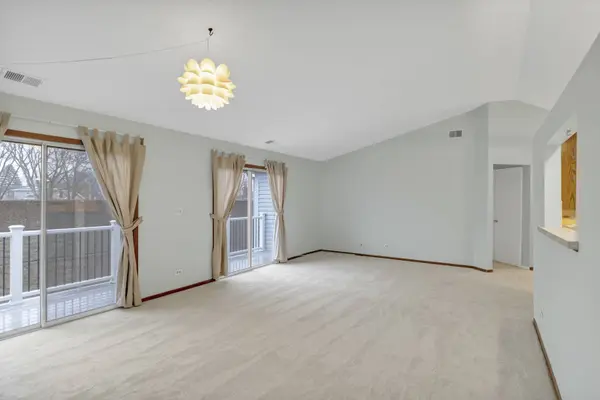 1505 Commodore CT #2, Schaumburg, IL 60193