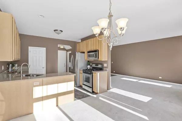 6526 Marble LN, Carpentersville, IL 60110