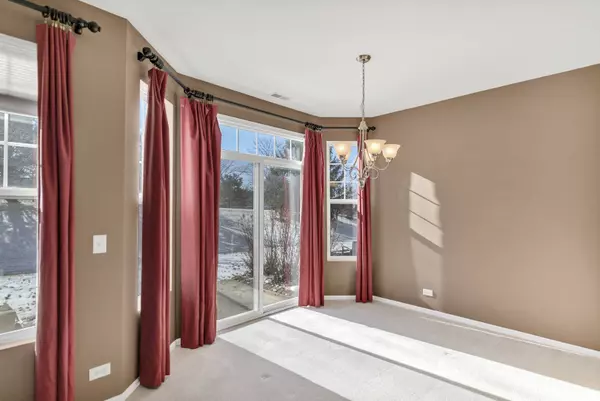 6526 Marble LN, Carpentersville, IL 60110