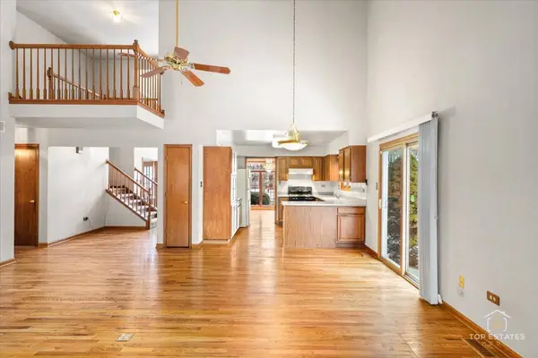 1190 Woodcreek LN, Hoffman Estates, IL 60169