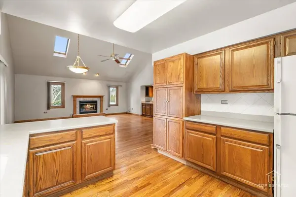 1190 Woodcreek LN, Hoffman Estates, IL 60169