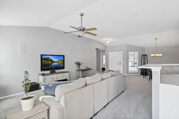 6711 Glenmoor CT, Mchenry, IL 60050