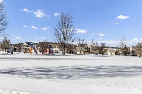 6711 Glenmoor CT, Mchenry, IL 60050