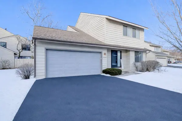 1527 Kirkwood DR #1527, Geneva, IL 60134