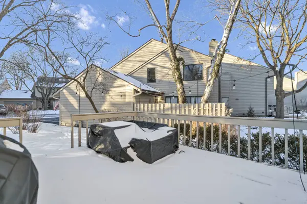 1527 Kirkwood DR #1527, Geneva, IL 60134