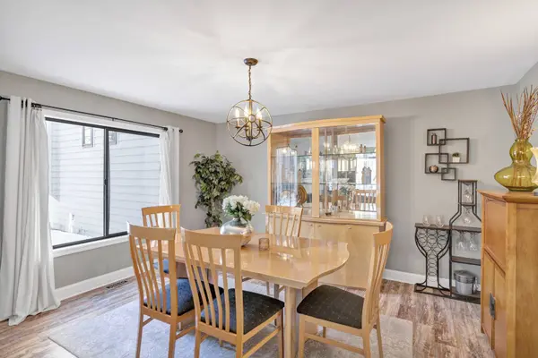 1527 Kirkwood DR #1527, Geneva, IL 60134