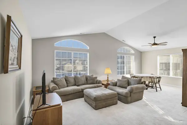 1633 Fredericksburg LN #1633, Aurora, IL 60503