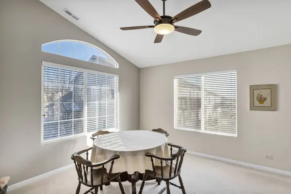 1633 Fredericksburg LN #1633, Aurora, IL 60503