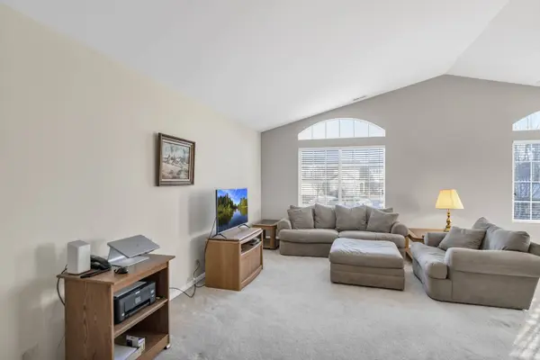 1633 Fredericksburg LN #1633, Aurora, IL 60503