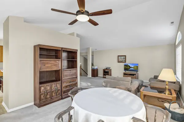 1633 Fredericksburg LN #1633, Aurora, IL 60503