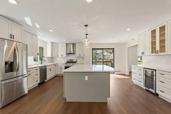 1548 Wood Creek TRL, Bartlett, IL 60103