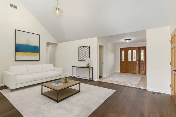 1548 Wood Creek TRL, Bartlett, IL 60103