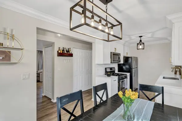 1215 Robin DR, Carol Stream, IL 60188