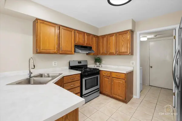 616 Manomet CT, Schaumburg, IL 60173