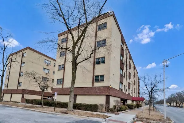 7840 W North AVE #4E, Elmwood Park, IL 60707