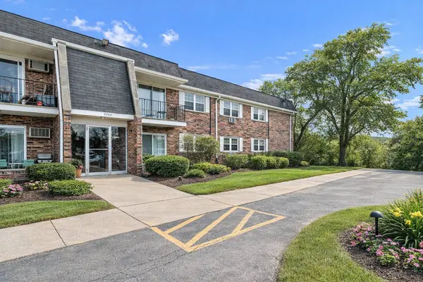 2431 Ogden AVE #10, Downers Grove, IL 60515