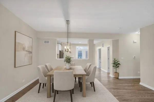 2110 S Crambourne WAY, Arlington Heights, IL 60005