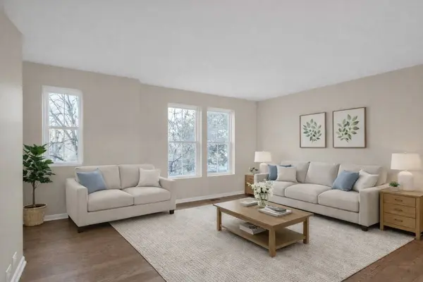 2110 S Crambourne WAY, Arlington Heights, IL 60005