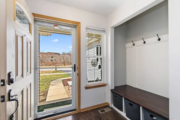 1335 Deerpath RD, Aurora, IL 60506