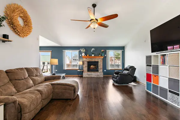 1335 Deerpath RD, Aurora, IL 60506