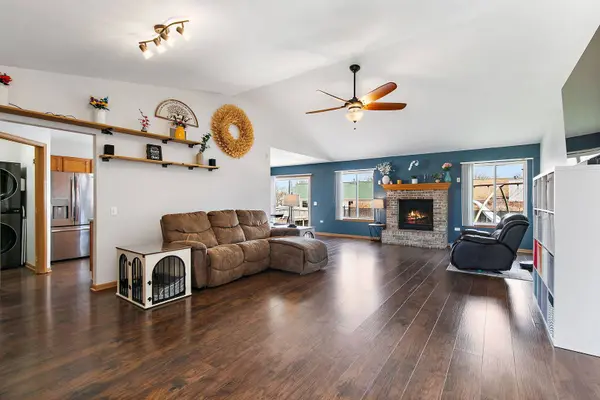 1335 Deerpath RD, Aurora, IL 60506