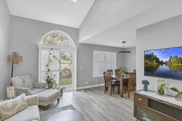 270 Woodstone CIR, Buffalo Grove, IL 60089