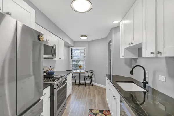 270 Woodstone CIR, Buffalo Grove, IL 60089