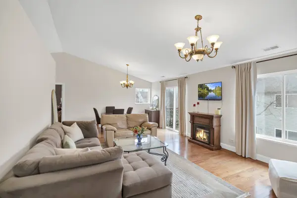 3355 Blue Ridge DR, Carpentersville, IL 60110