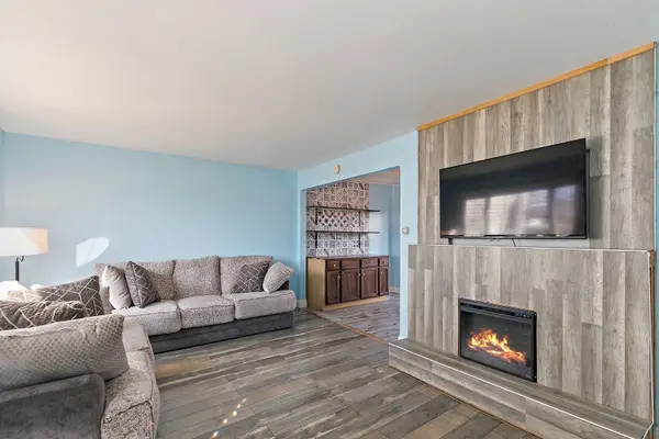 426 Greentree LN, Bolingbrook, IL 60440