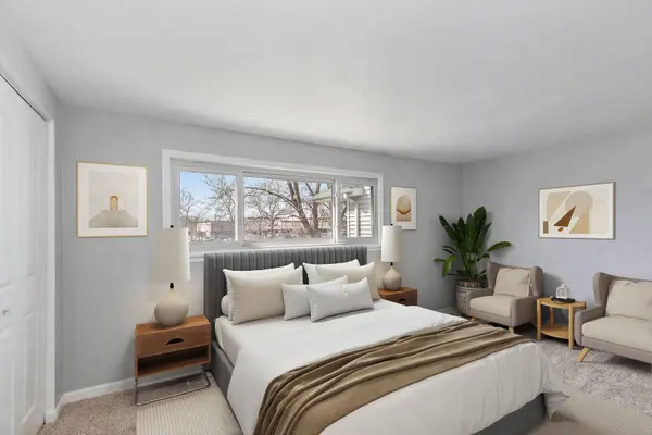 426 Greentree LN, Bolingbrook, IL 60440