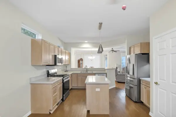 12036 Sweetwater LN, Huntley, IL 60142