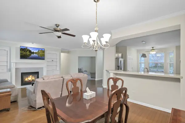 12036 Sweetwater LN, Huntley, IL 60142