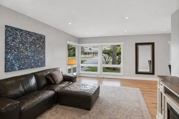 1S714 Westview AVE, Lombard, IL 60148