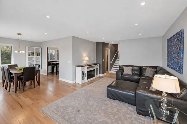 1S714 Westview AVE, Lombard, IL 60148