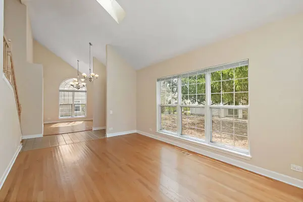 1415 Diamond DR, Hoffman Estates, IL 60192