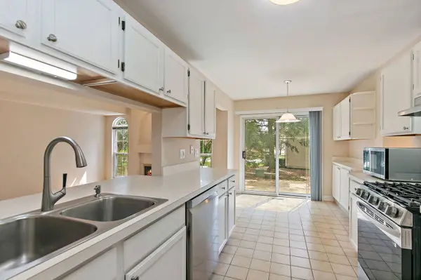 1415 Diamond DR, Hoffman Estates, IL 60192