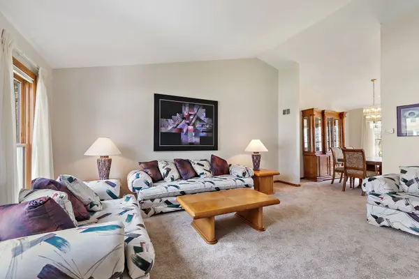 160 Brentwood TRL, Elgin, IL 60120